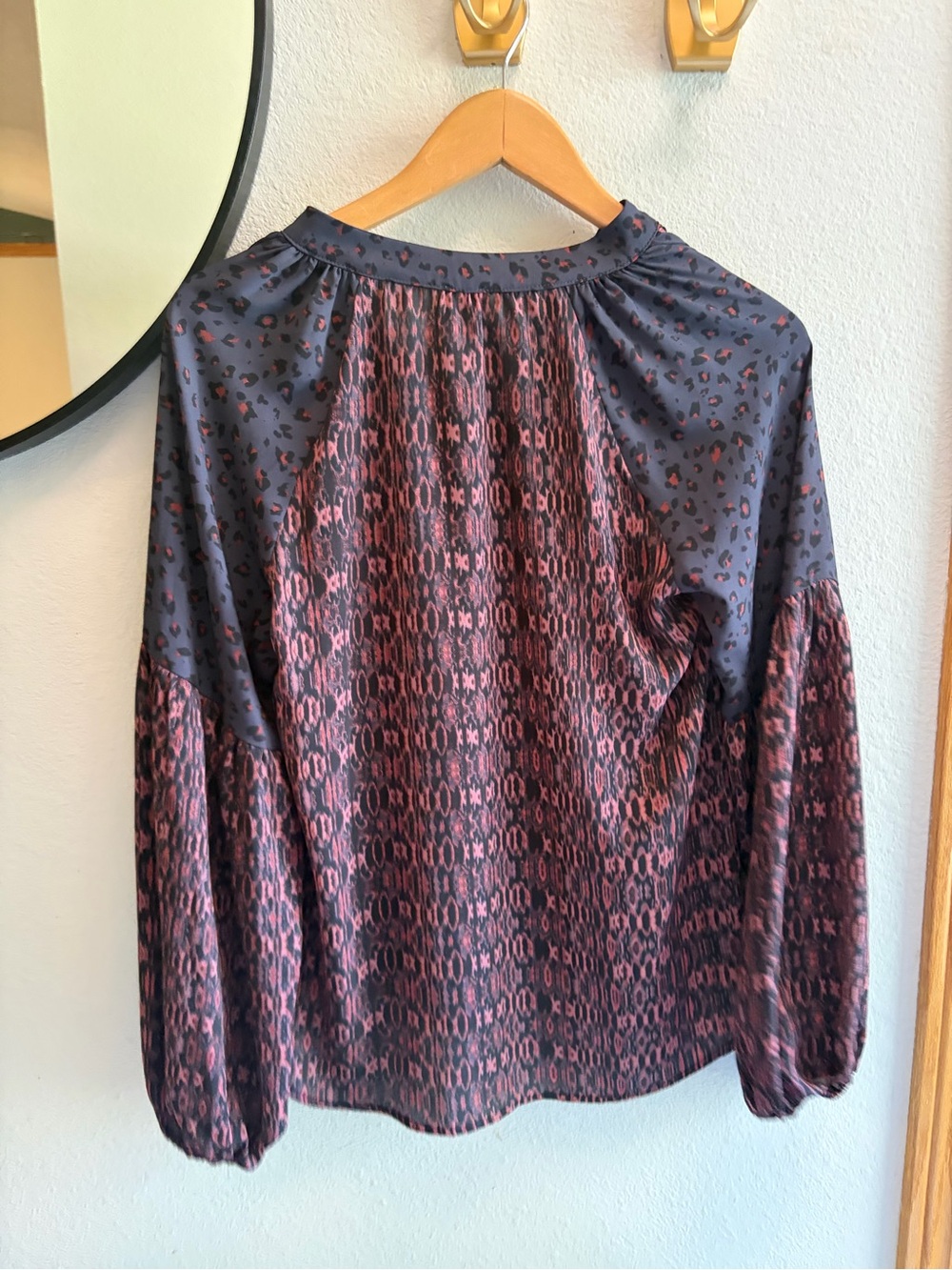 Roan + Ryan Evereve NWT Annabelle V Neck Blouse Size XS - Picture 5 of 9